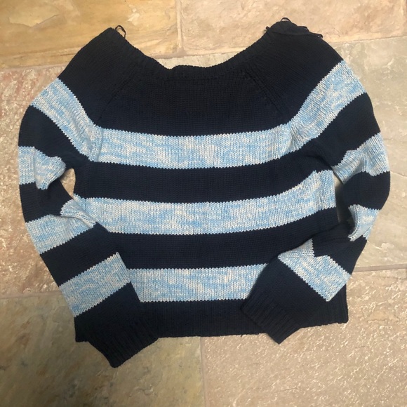 Classic AE Sweater - Picture 2 of 5